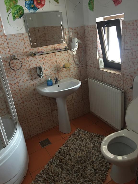Vila Colt De Rai Hotell Rîşnov Exteriör bild