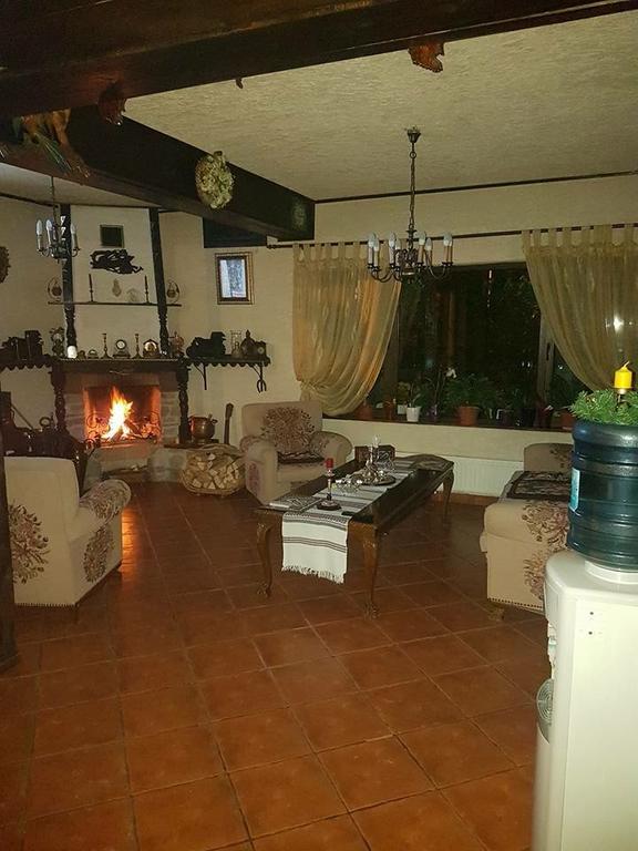 Vila Colt De Rai Hotell Rîşnov Exteriör bild